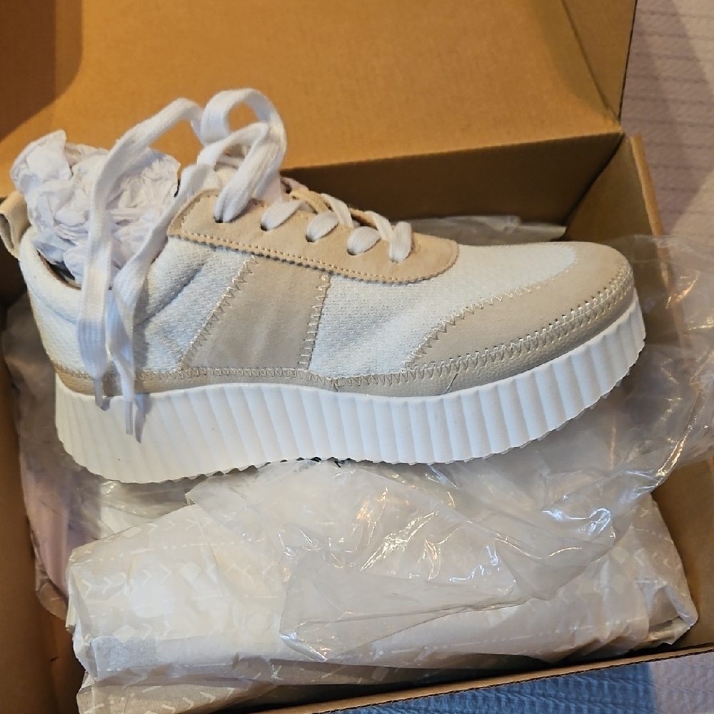 Zodiac Cream and White Women's Sneakers